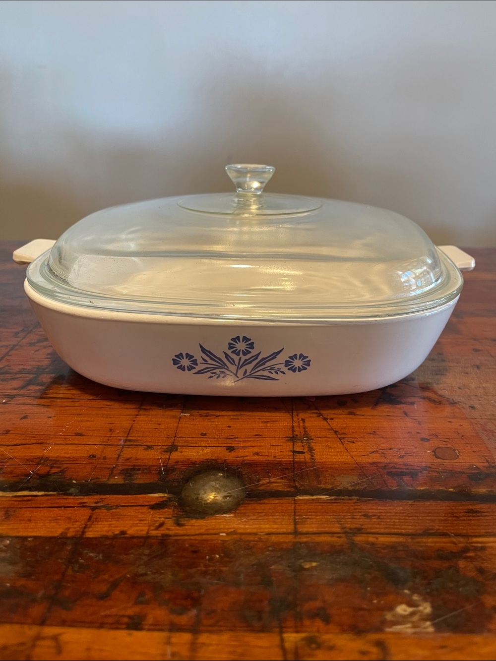 Corning Ware iconic Blue Coneflower White Casserole Dish with Glass Lid